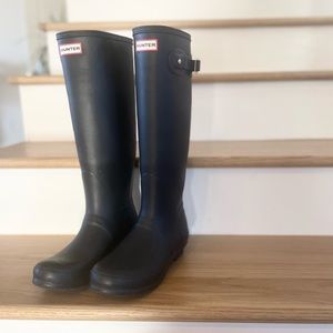 Women’s Black Hunter boots Size 8